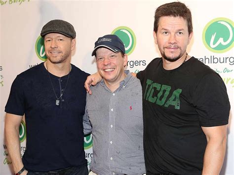 Mark Wahlberg’s 8 Siblings: All About His Brothers and Sisters